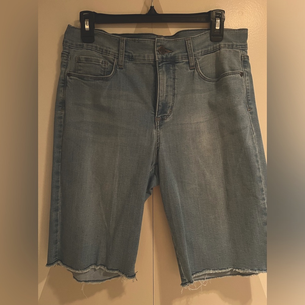 NYDJ Briella Frayed Hem Shorts size 8